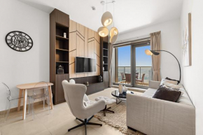 Waterfront View 1BR APT with Gym, Pool & Sauna
